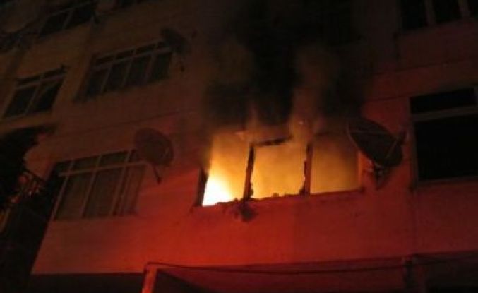Ümraniye'de çıkan daire yangını mahallelileri korkuttu