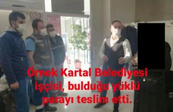 Örnek Kartal Belediyesi işçisi, bulduğu yüklü parayı teslim etti.