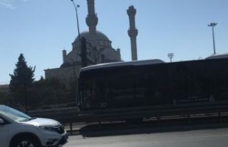 İstanbul'da depremde Cami minaresi yıkıldı.