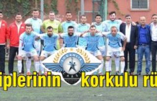 Muammer Kaya'dan Aytekin Yaşar'a 'Yılın Gazetecisi'...