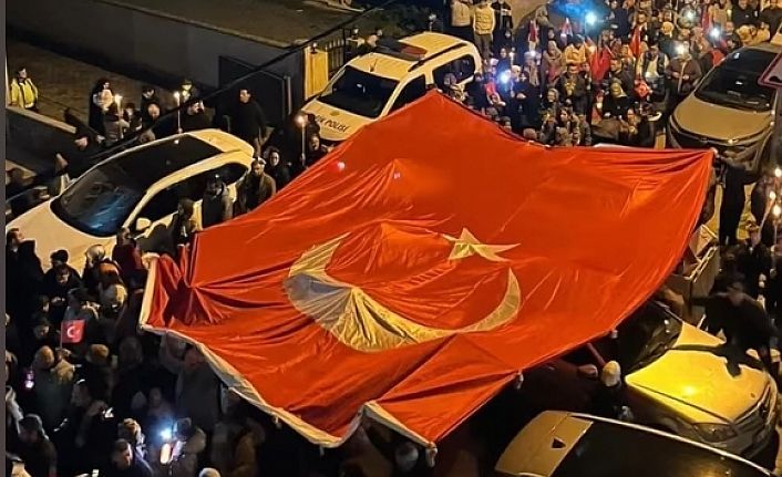 Kartallılar Sultan'ı Fener alayı ile karşıladılar.